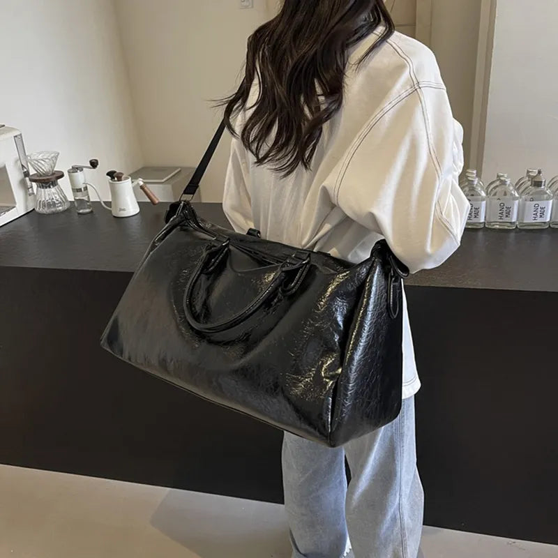 PAKLET Studio – large faux leather travel bag